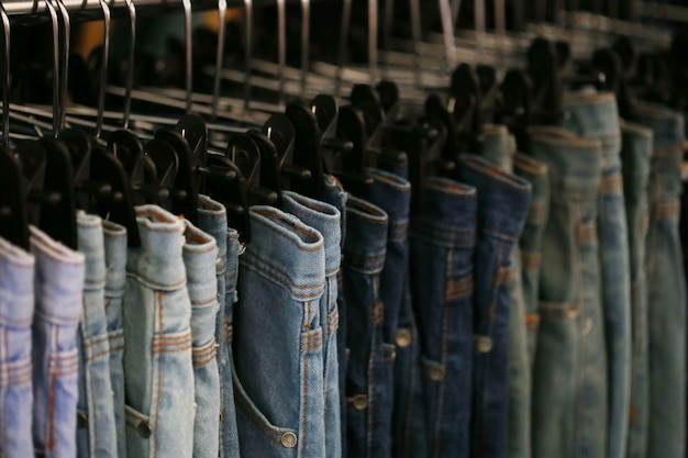 Jeans in winkel