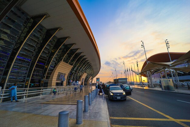 Photo jeddah saudi arabia mar 11 2023 passengers traveling through king abdulaziz international airport