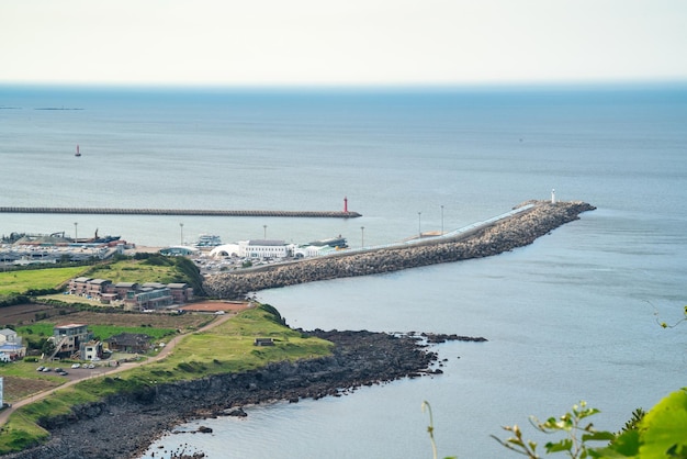 Остров Чеджу Южная Корея 04 июня 2023 г. Красивый порт Сонсан на острове Чеджудо Чеджу