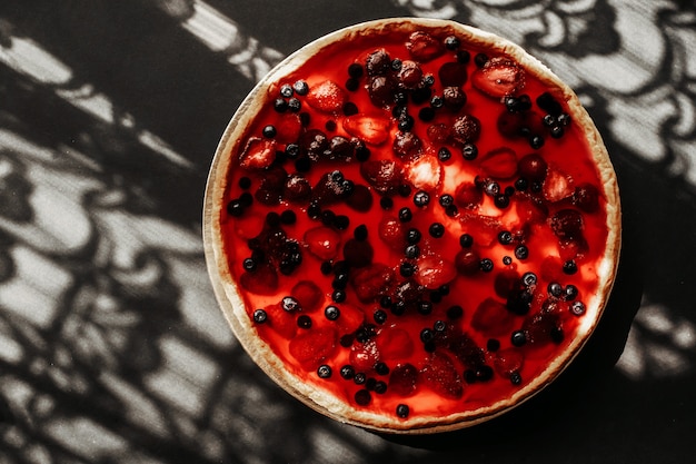 Jelly tart with strawberries and blueberries