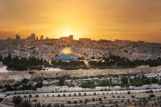 Photo jerusalem city by sunset