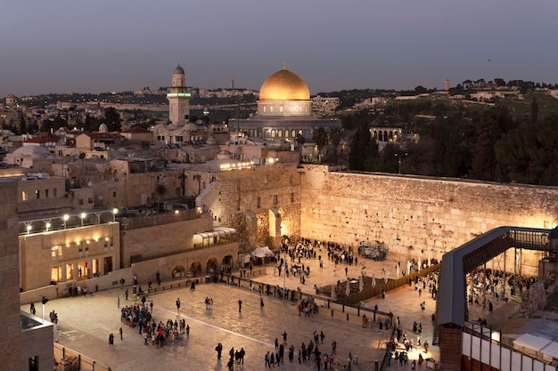 Photo jerusalem the old city of israel at the western wall and the dome of the rock