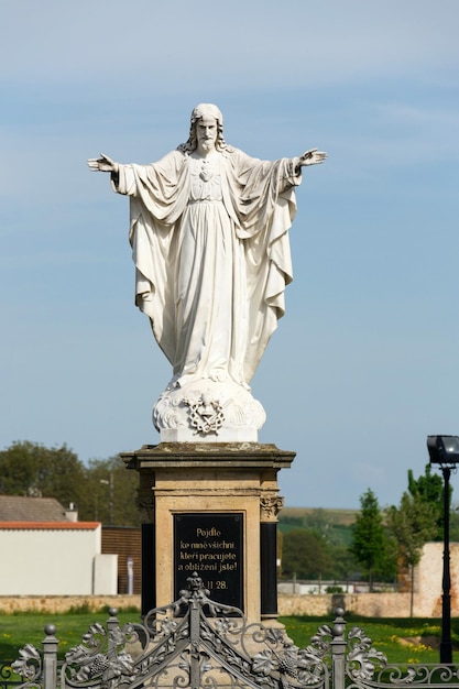 両腕を広げたイエス・キリスト像 velehrad basilica チェコ共和国