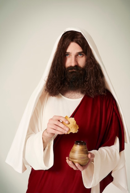 Jesus with wine jug and piece of bread