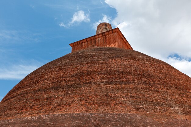 Photo jetavaranama dagoba  (stupa). anuradhapura, sri lanka