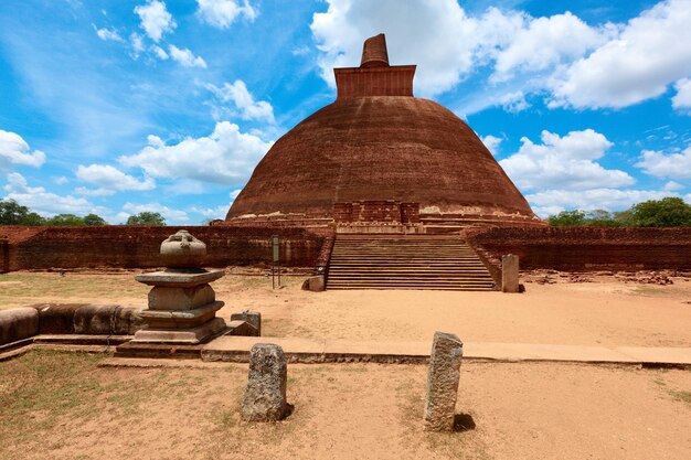 Photo jetavaranama dagoba stupa anuradhapura sri lanka