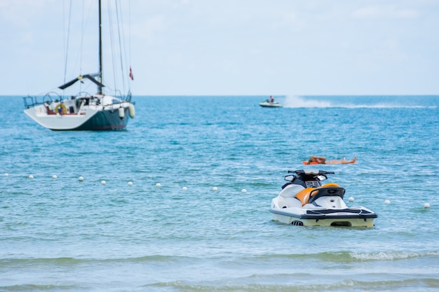 jetski and saiboat 