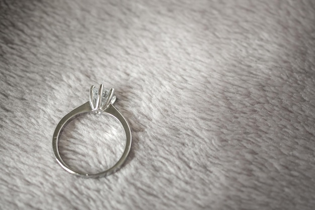 Ювелирные изделия роскошное серебряное кольцо с бриллиантом фон