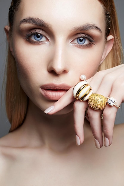 Photo jewelry rings beauty and fashion girl portrait