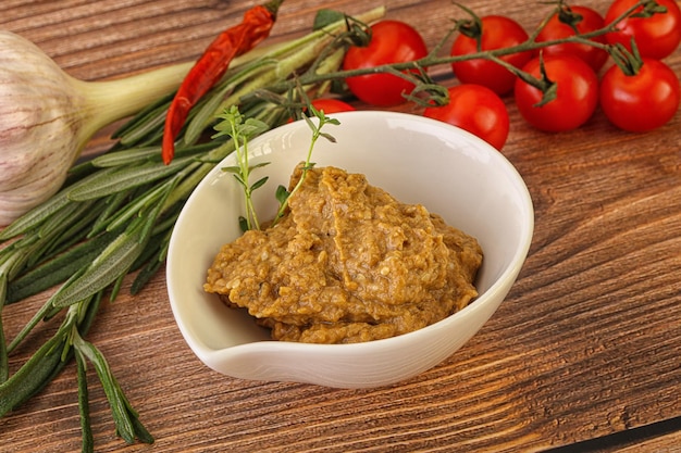 Photo jewish eggplant dip with oil