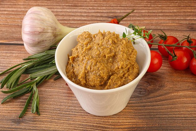 Photo jewish eggplant dip with oil