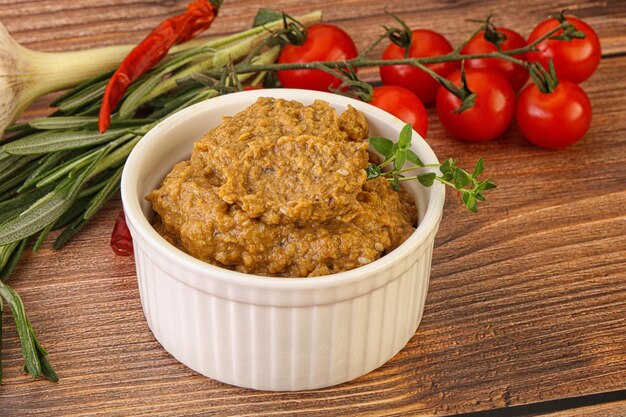 Photo jewish eggplant dip with oil