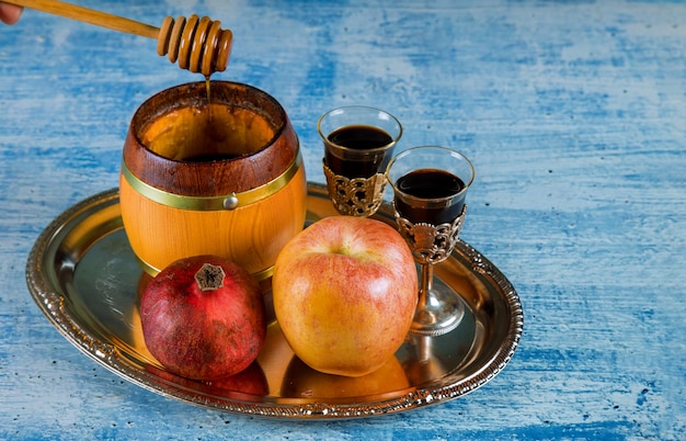 ユダヤ人の休日の蜂蜜とザクロとりんご
