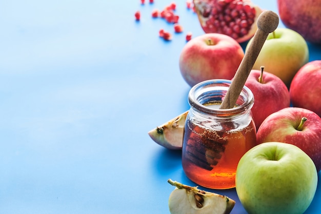 ユダヤ教の祝日、蜂蜜とリンゴを使ったRoshHashanah。