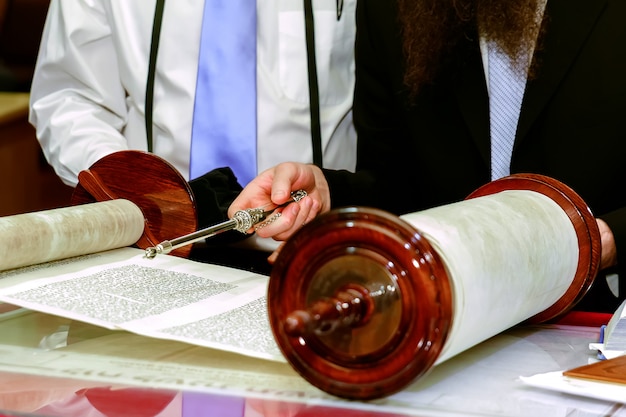 Photo jewish man dressed in ritual clothing