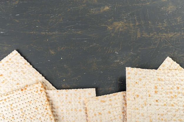 Photo jewish traditional passover matzo bread