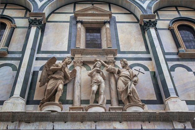 Jezus doopscène, standbeelden van Santa Maria del Fiore