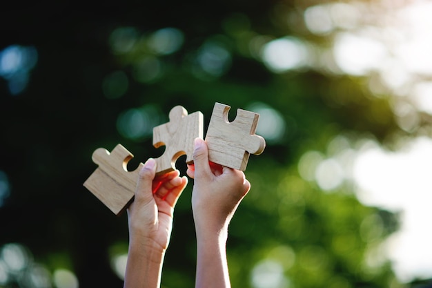 Photo jigsaw puzzle pieces of cooperation and teamwork aim for great success in work