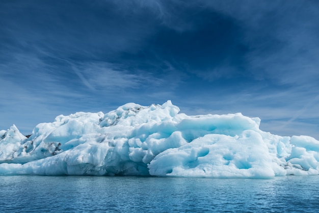 Foto laguna di ghiaccio del ghiacciaio jokulsarlon, islanda