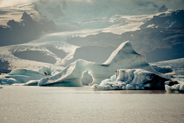 Laguna del ghiacciaio di jokulsarlon nel parco nazionale di vatnajokull in islanda