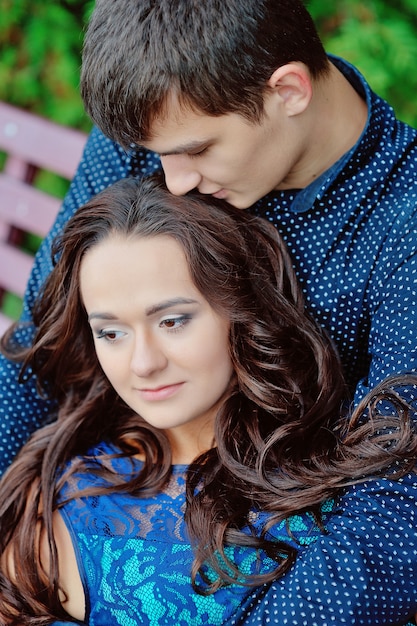 Jong koppel in liefde vrouw en man close-up, Valentijnsdag