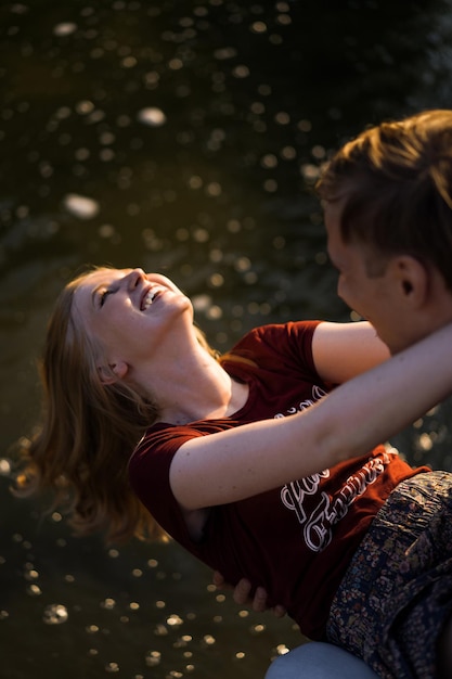 Foto jong koppel verliefd emotioneel portret