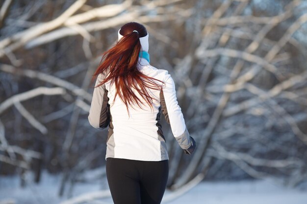 Jong meisje bezig met hardlopen