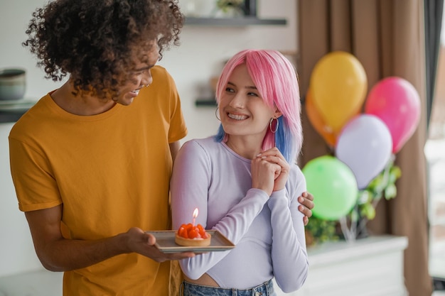 Jong schattig stel dat Valentijnsdag viert