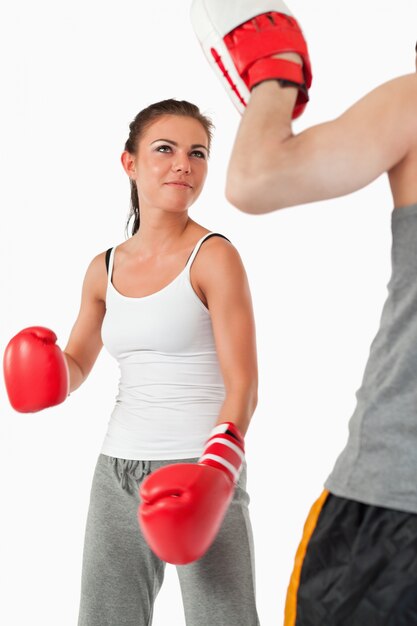 Jong wijfje in vechtsportentraining