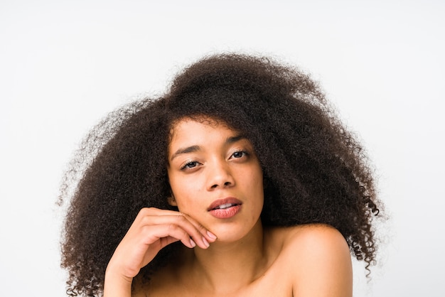 Jonge afro vrouw gezicht