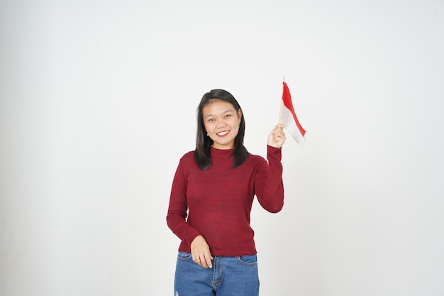 Jonge Aziatische vrouw in rood T-shirt met de Indonesische vlag Onafhankelijkheidsdag concept geïsoleerd op witte achtergrond