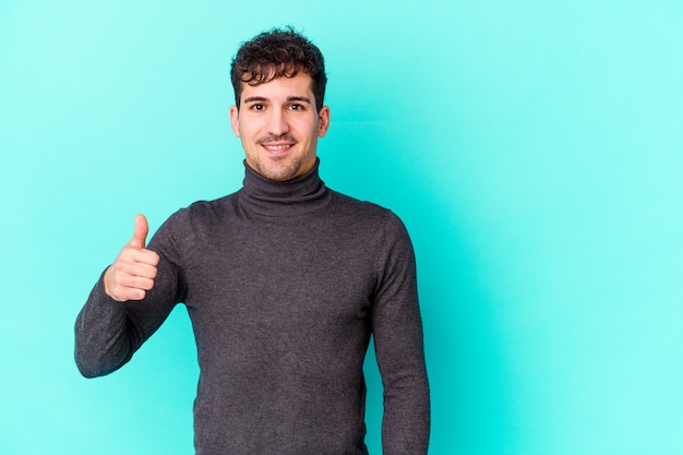 Jonge blanke man uiting van emoties geïsoleerd