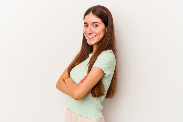 Jonge blanke vrouw geïsoleerd op een witte achtergrond gelukkig, lachend en vrolijk.