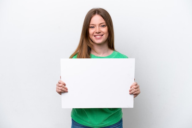 Jonge blanke vrouw geïsoleerd op een witte achtergrond met een leeg bordje met gelukkige expression