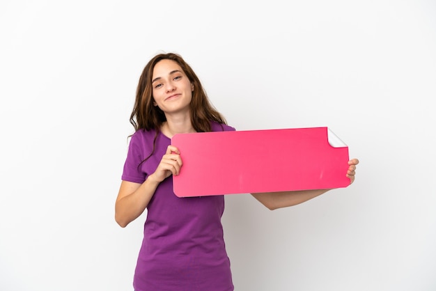 Jonge blanke vrouw geïsoleerd op een witte achtergrond met een leeg bordje