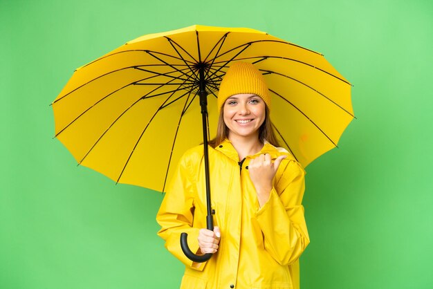 Jonge blonde vrouw over geïsoleerde achtergrond