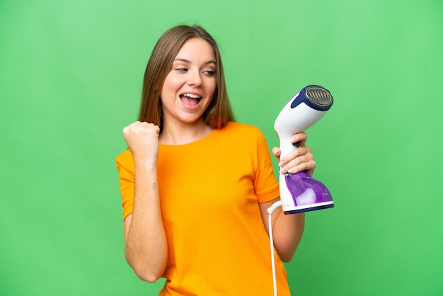 Jonge blonde vrouw over geïsoleerde achtergrond