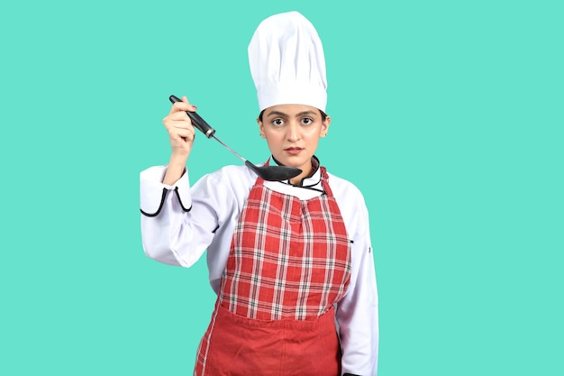 Foto jonge chef-kok meisje witte outfit proeverij eten indiaas pakistaans model