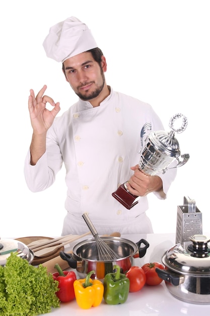 Jonge chef-kok met trofee