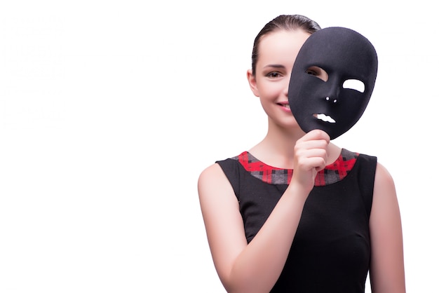 Jonge die vrouw met masker op wit wordt geïsoleerd