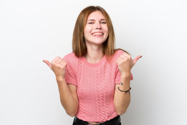 Jonge Engelse vrouw geïsoleerd op een witte achtergrond met thumbs up gebaar en lachend