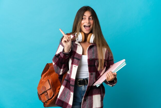 Jonge geïsoleerde studentenvrouw