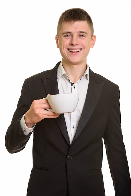 jonge gelukkig zakenman glimlachen terwijl het houden van koffie