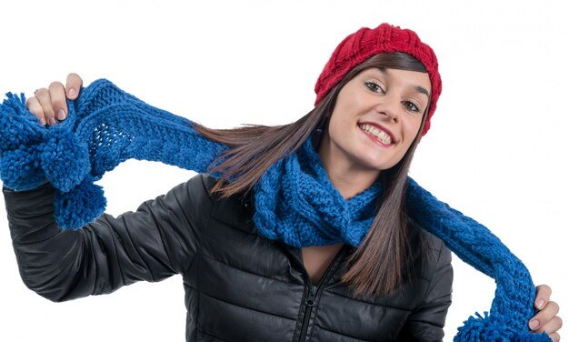 Jonge glimlachende donkerbruine vrouw met de winter GLB