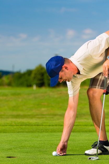 Jonge golfspeler op cursus zetten