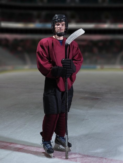 jonge ijshockeyspeler portret op een wedstrijd