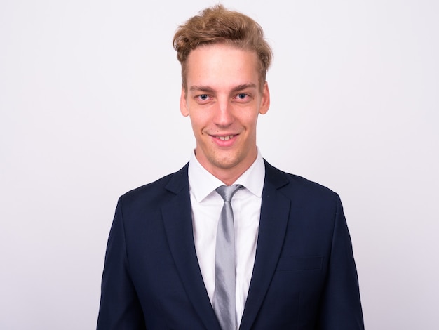 jonge knappe Scandinavische zakenman met blond krullend haar