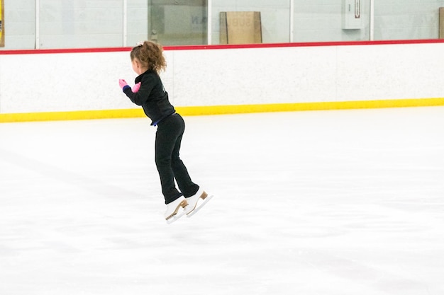 Jonge kunstschaatsster