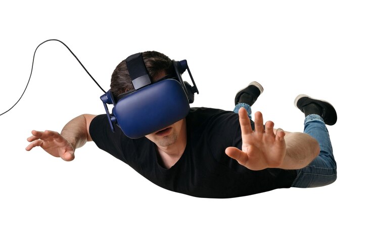 Foto jonge man vliegt in gewichtloosheid ruimte en ervaart virtual reality in 3d-bril, geïsoleerd op een witte achtergrond