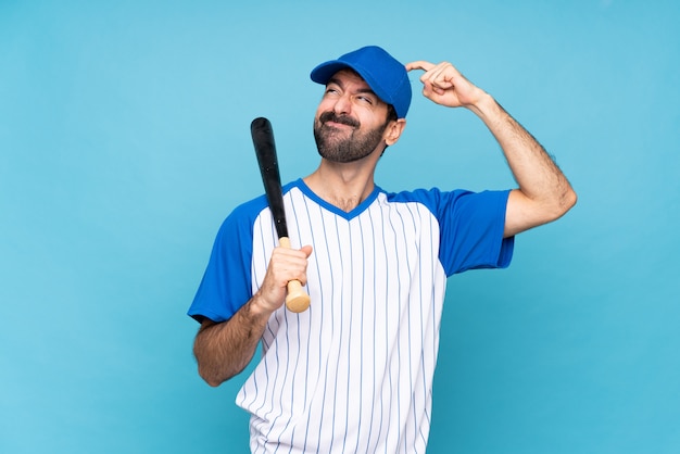 Jonge mensen speelhonkbal over geïsoleerd hebbend twijfels terwijl het krassen van hoofd